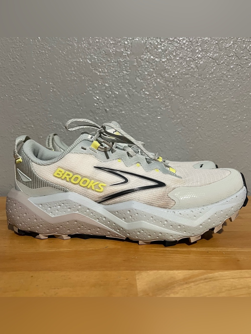 Brooks Caldera Women’s Trail Running Shoes Light Blue Gray Neon Yellow 9.5 B